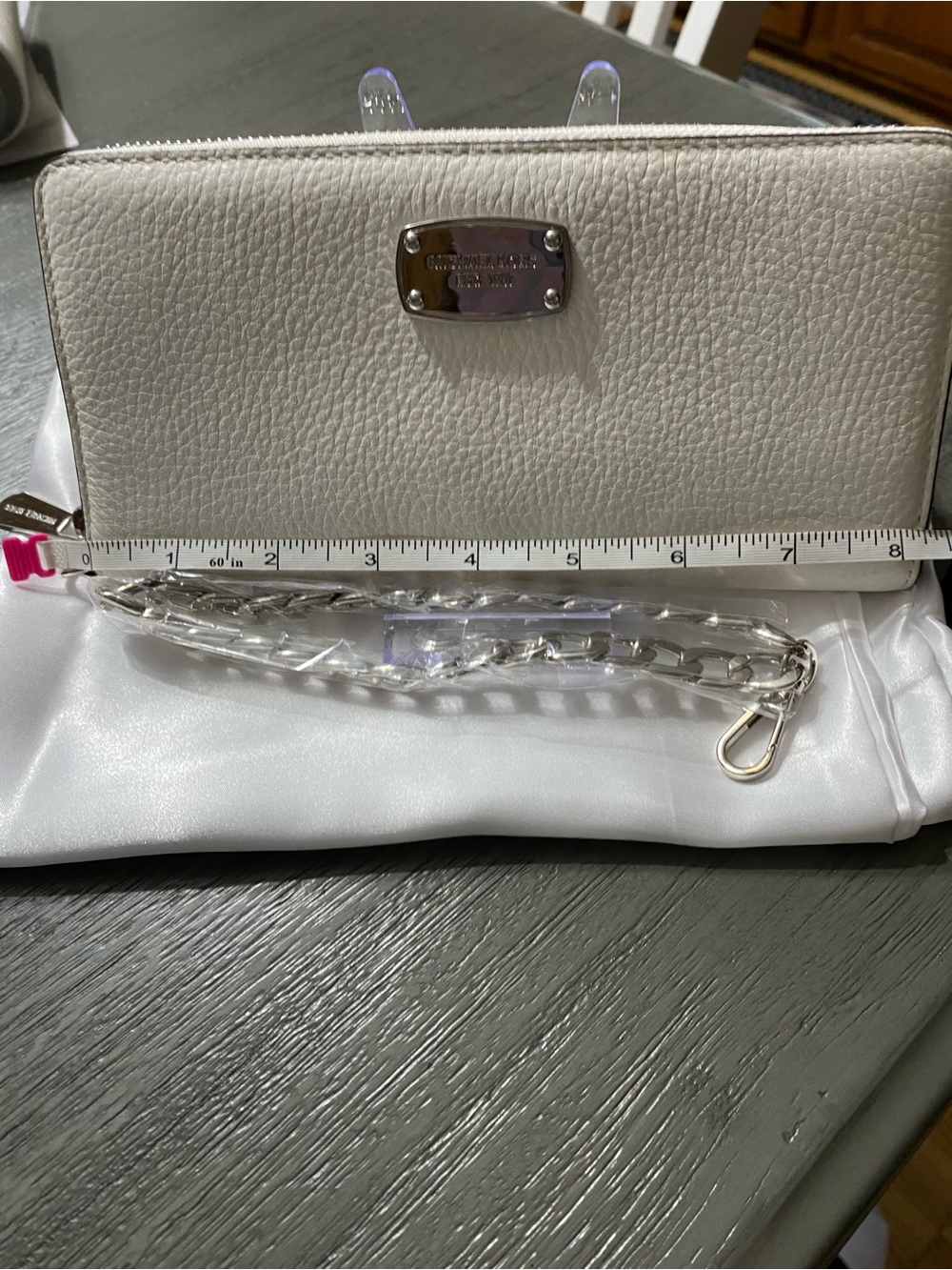 Michael Kors White Zip Around Wallet - Picture 13 of 16